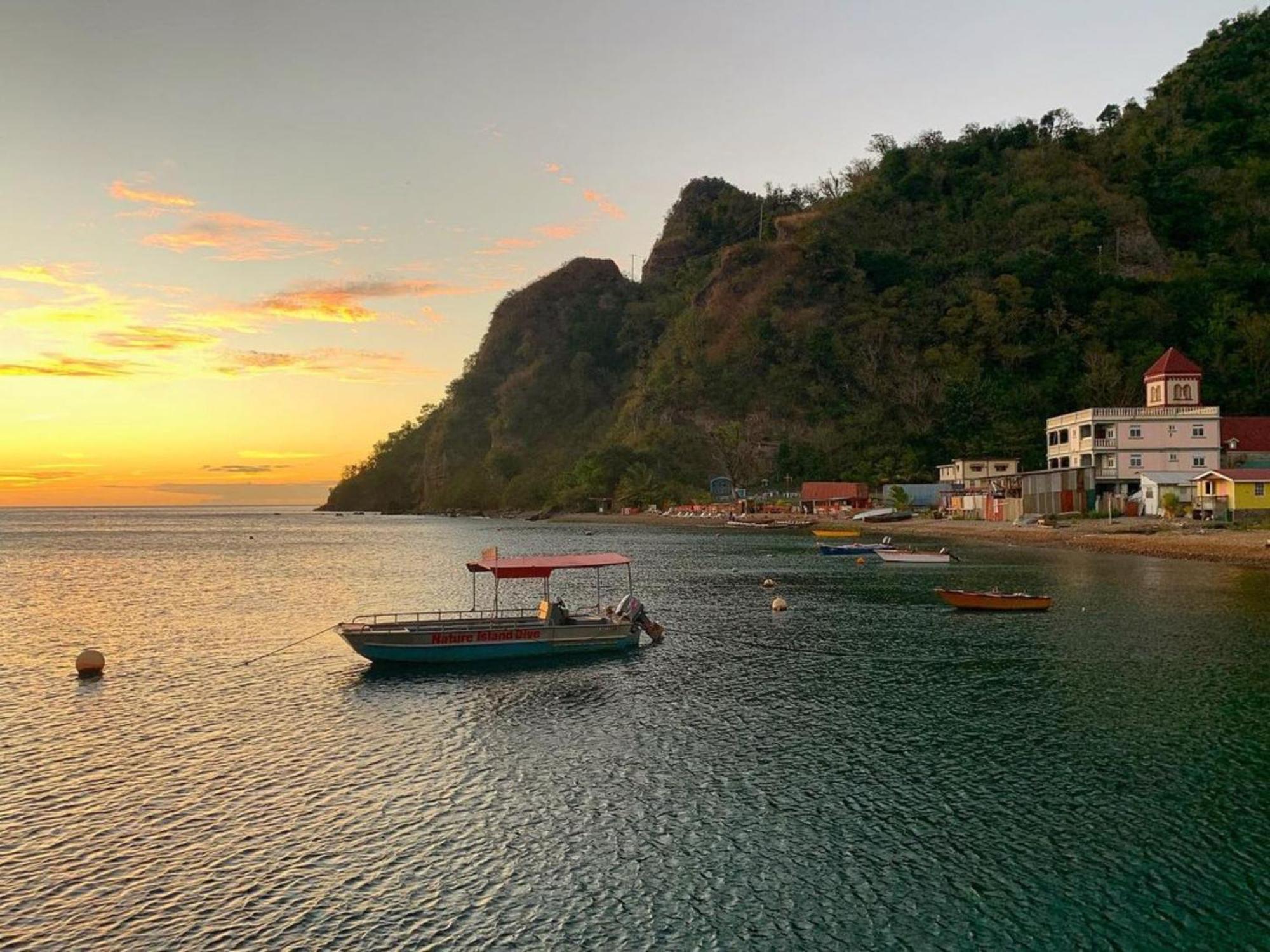 Rainbow Heights Apartment, Soufriere Екстериор снимка